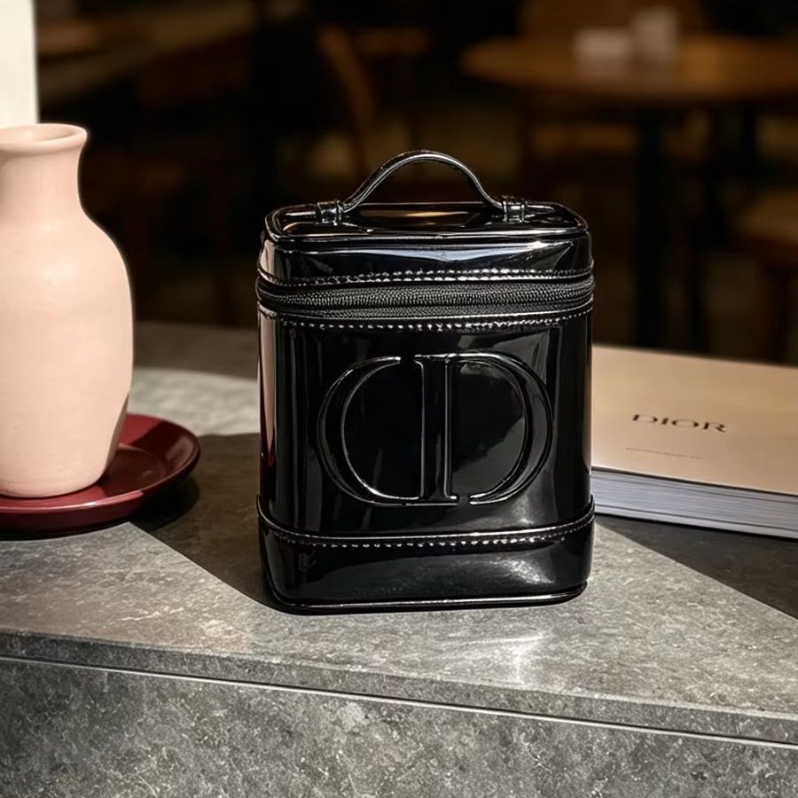 ディオールのバッグ ブラックメッシュ レディースバッグ ポー - Beauty Preservation Makeup Bag のレビューと価格